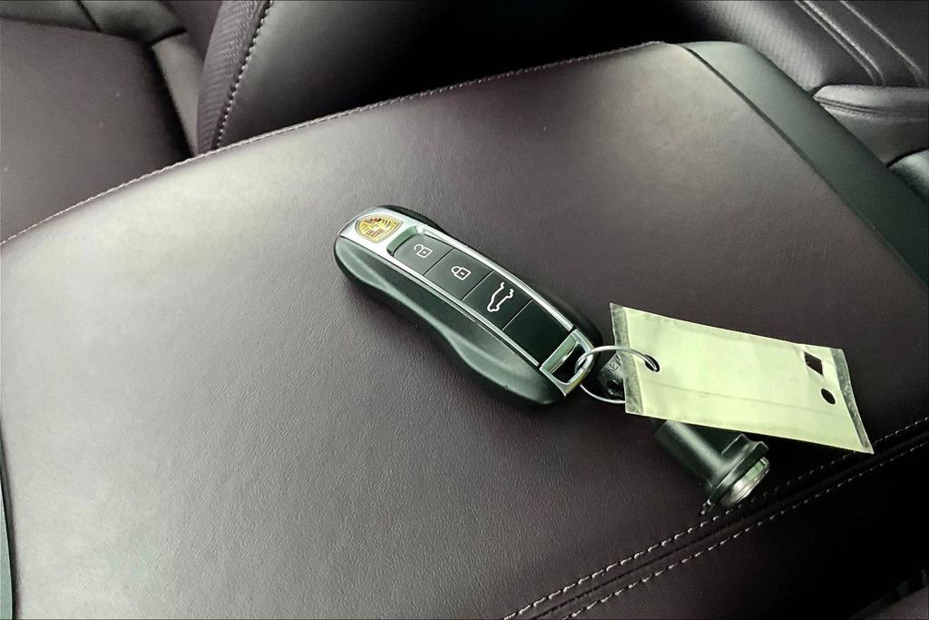 Used 2024 Porsche Cayenne image 14