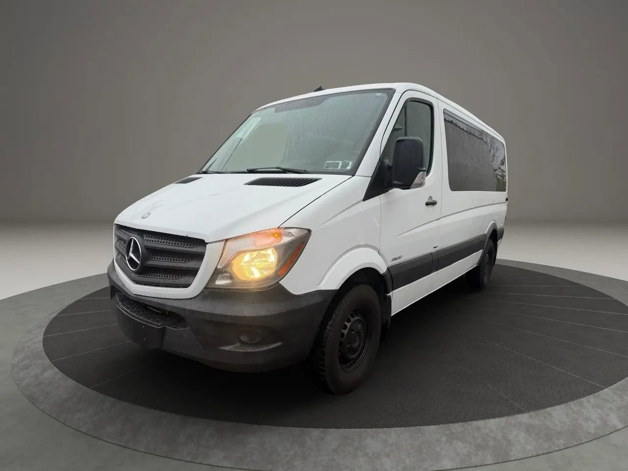 Used 2015 Mercedes-Benz Sprinter 2500 image 1