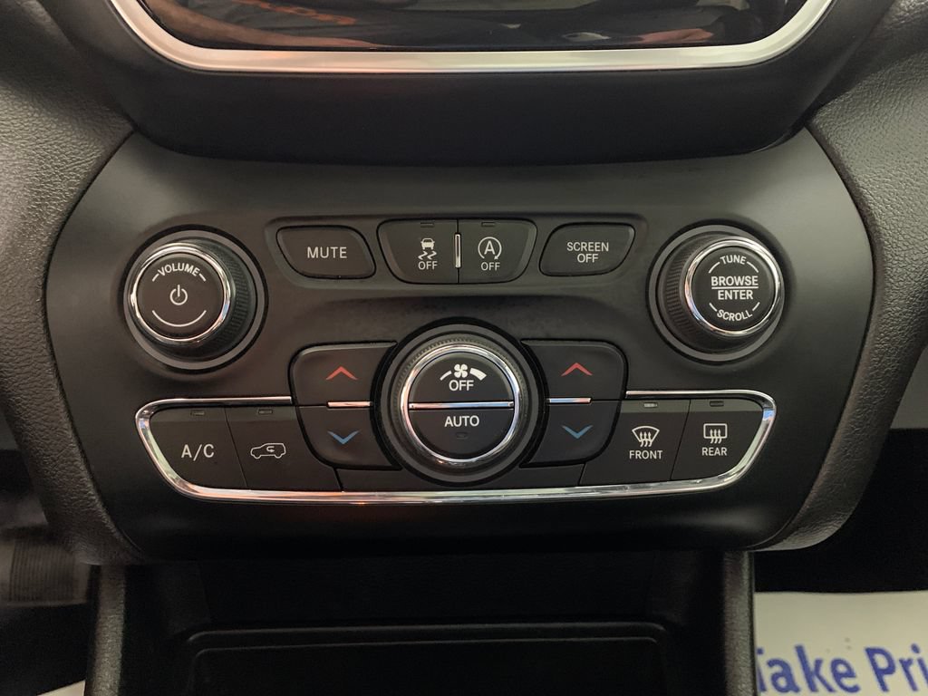 Used 2019 Jeep Cherokee Limited AWD/4WD image 12