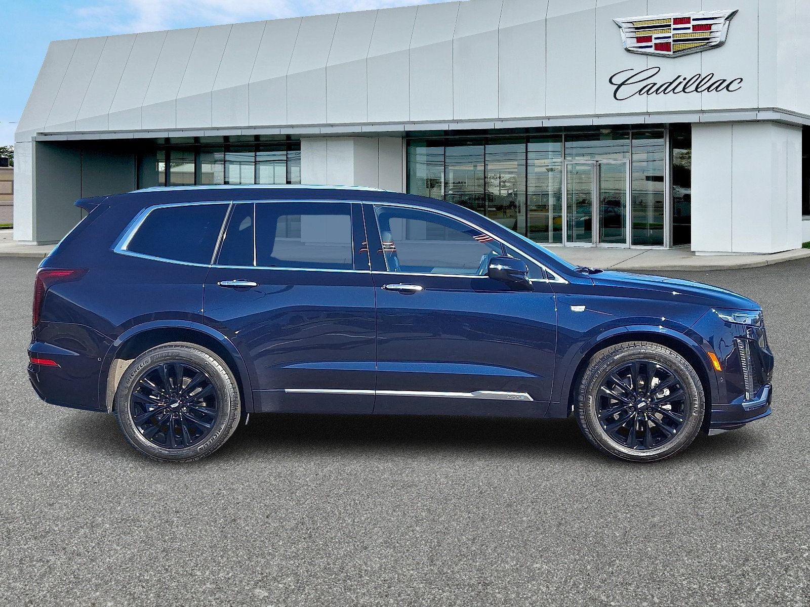 Certified 2022 Cadillac XT6 Premium Luxury w/ Technology Package image 7