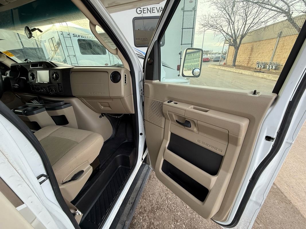 Used 2015 Ford E-450 and Econoline 450 Super Duty w/ Motorhome Prep Package image 17