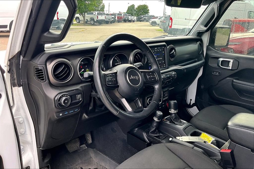 Used 2023 Jeep Wrangler Unlimited w/ Cold Weather Group AWD/4WD image 9
