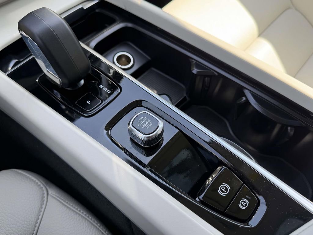 Used 2023 Volvo XC60 B5 Plus w/ Protection Package Premier image 6