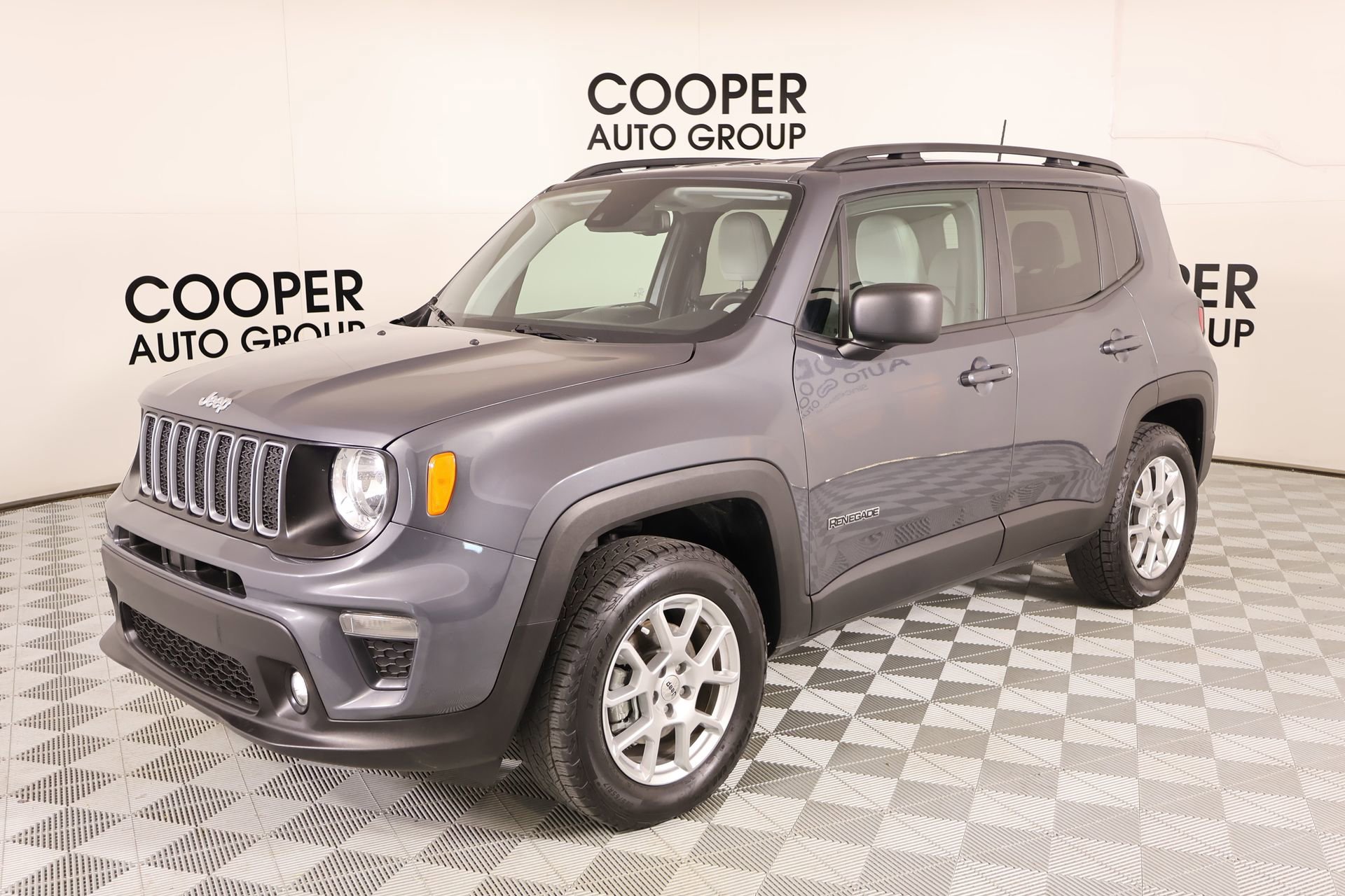 Used 2022 Jeep Renegade Latitude w/ Convenience Group image 12