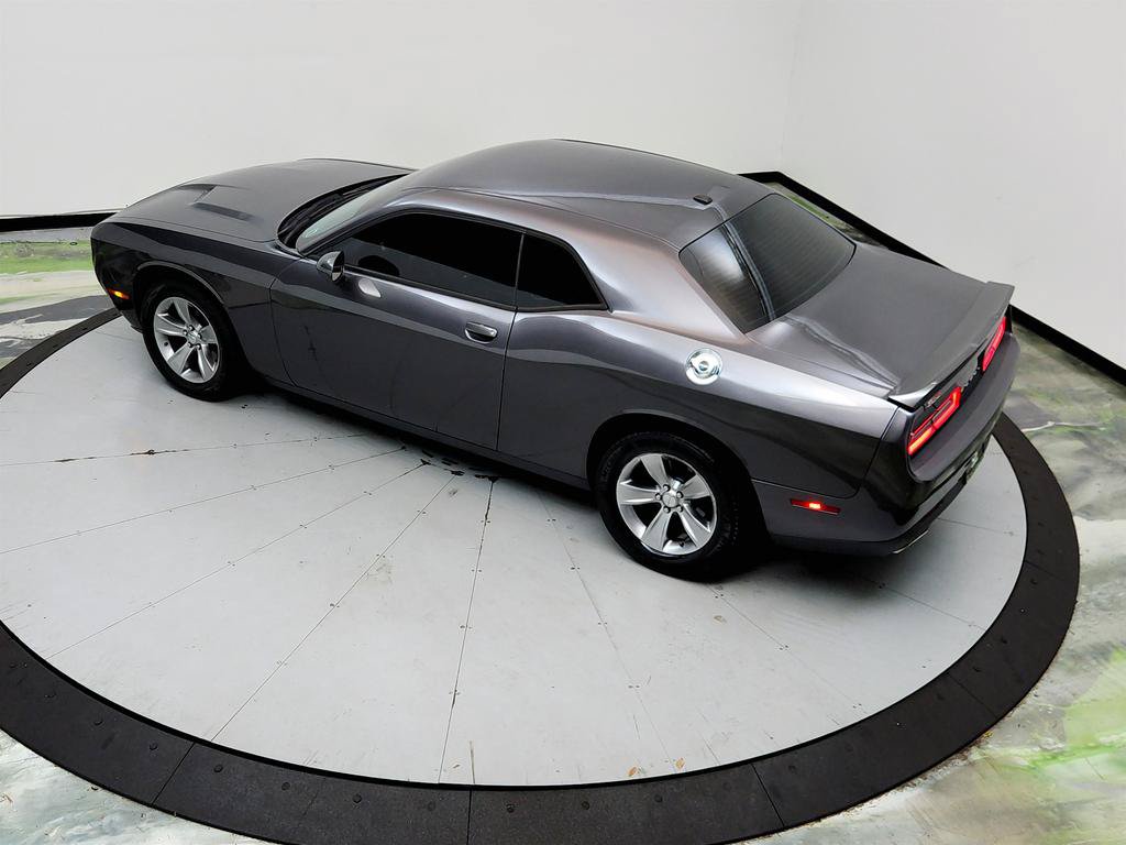 Used 2020 Dodge Challenger SXT RWD image 15