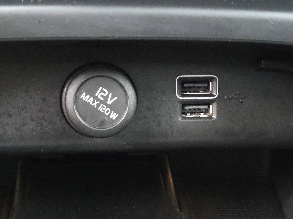 Used 2019 Volvo XC40 T5 R-Design image 16