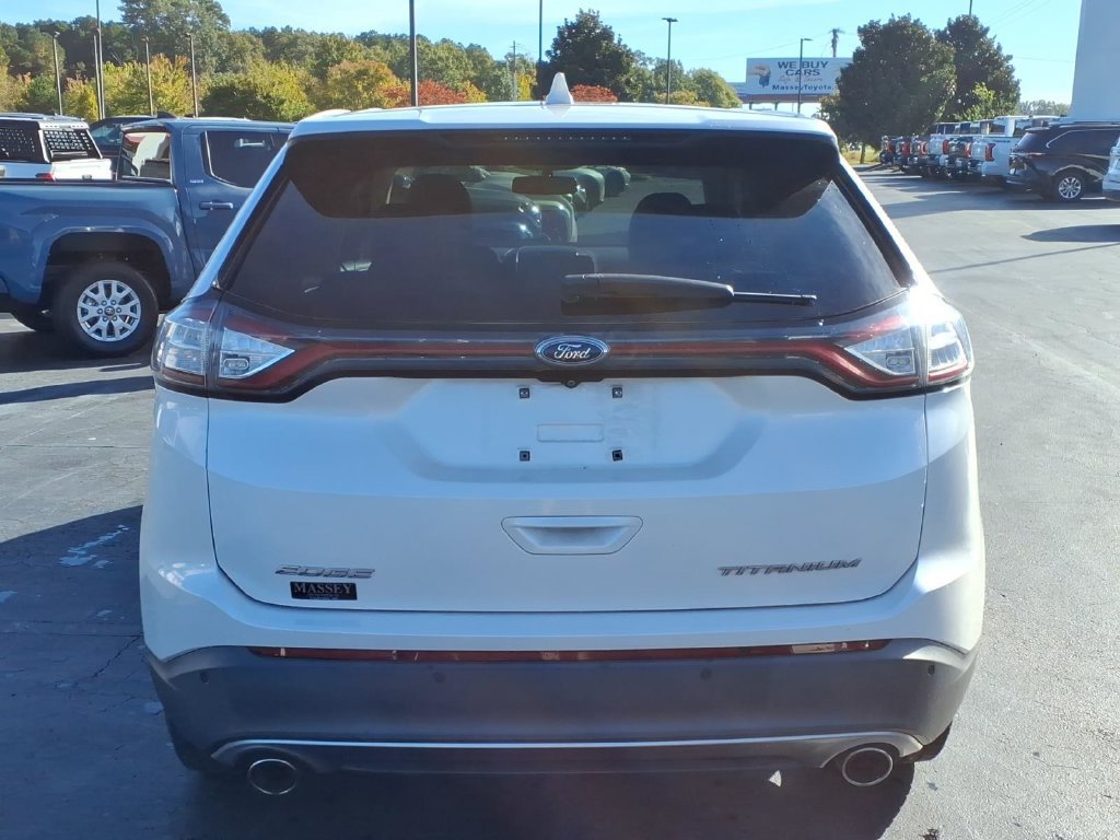 Used 2018 Ford Edge Titanium w/ Technology Package FWD image 4
