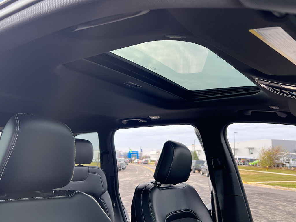 Used 2024 Jeep Grand Cherokee Altitude image 29