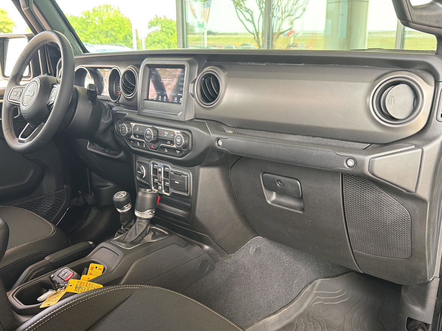 Used 2023 Jeep Gladiator Sport image 15