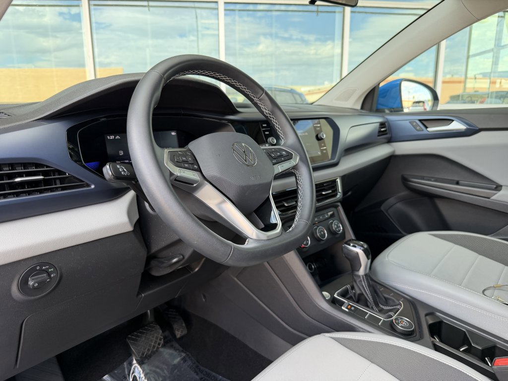 Used 2022 Volkswagen Taos SE w/ Panoramic Sunroof Package image 31