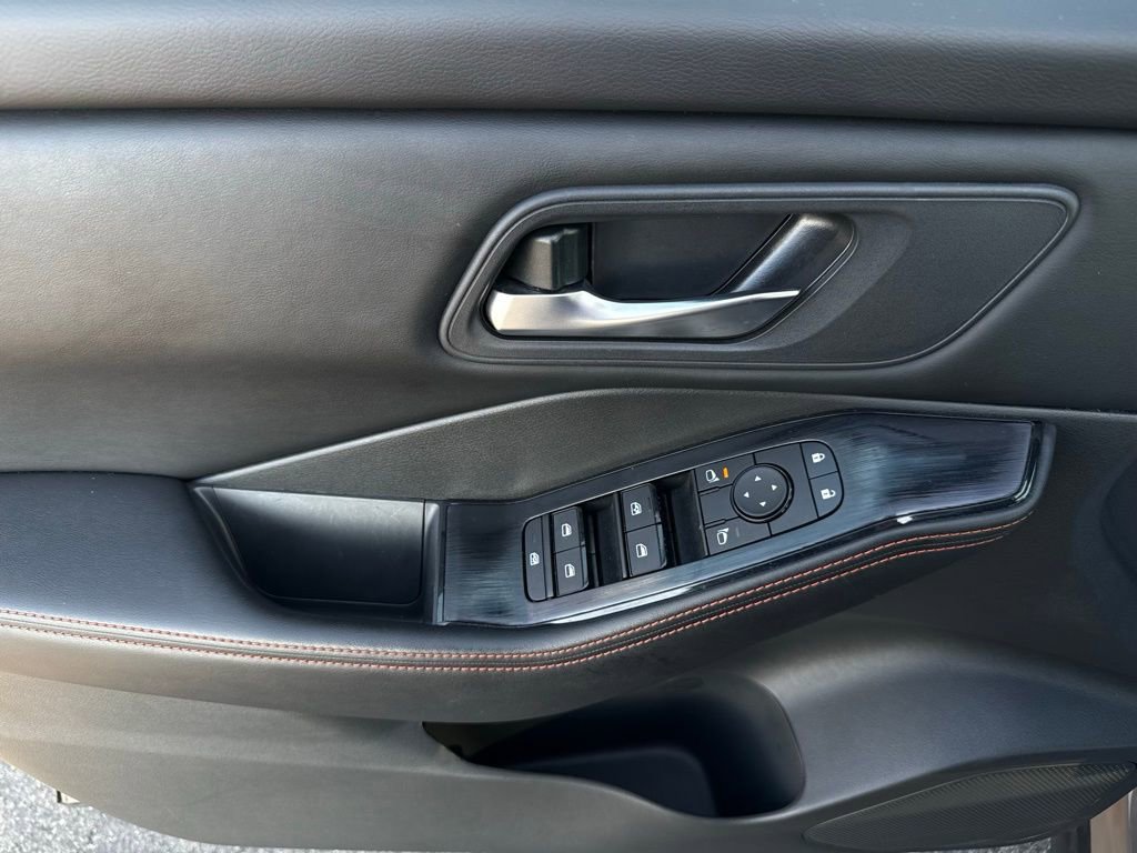 Certified 2025 Nissan Rogue SV image 20