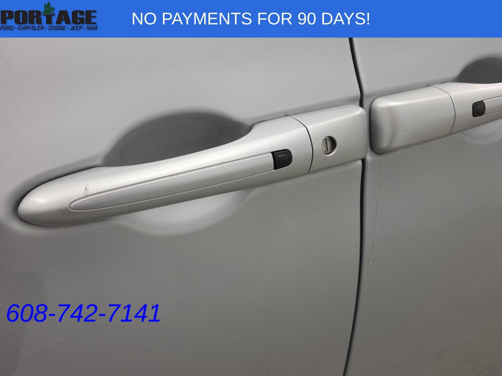 Used 2023 Chrysler Pacifica Touring-L FWD image 10