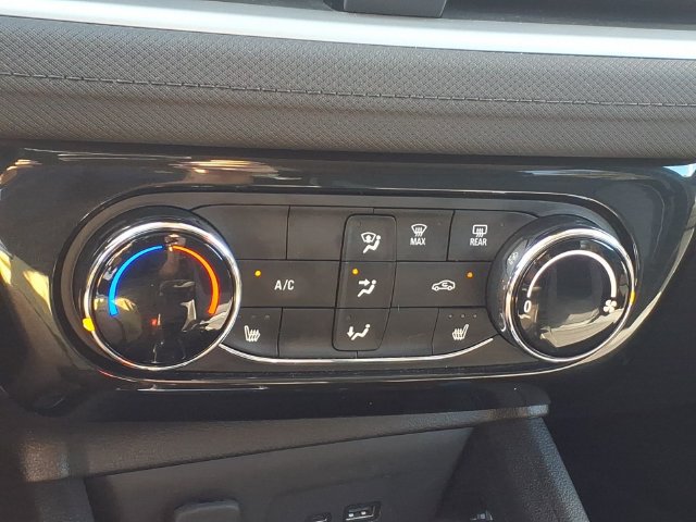 Certified 2024 Chevrolet TrailBlazer LT w/ LT Cold Weather Package AWD/4WD image 18