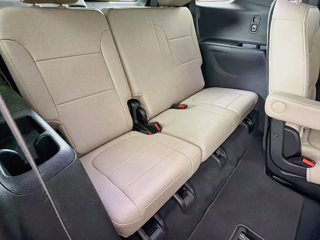 Used 2023 Chevrolet Traverse LT w/ LT Premium Package FWD image 29