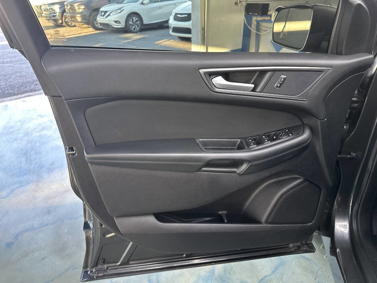 Used 2019 Ford Edge SE image 16