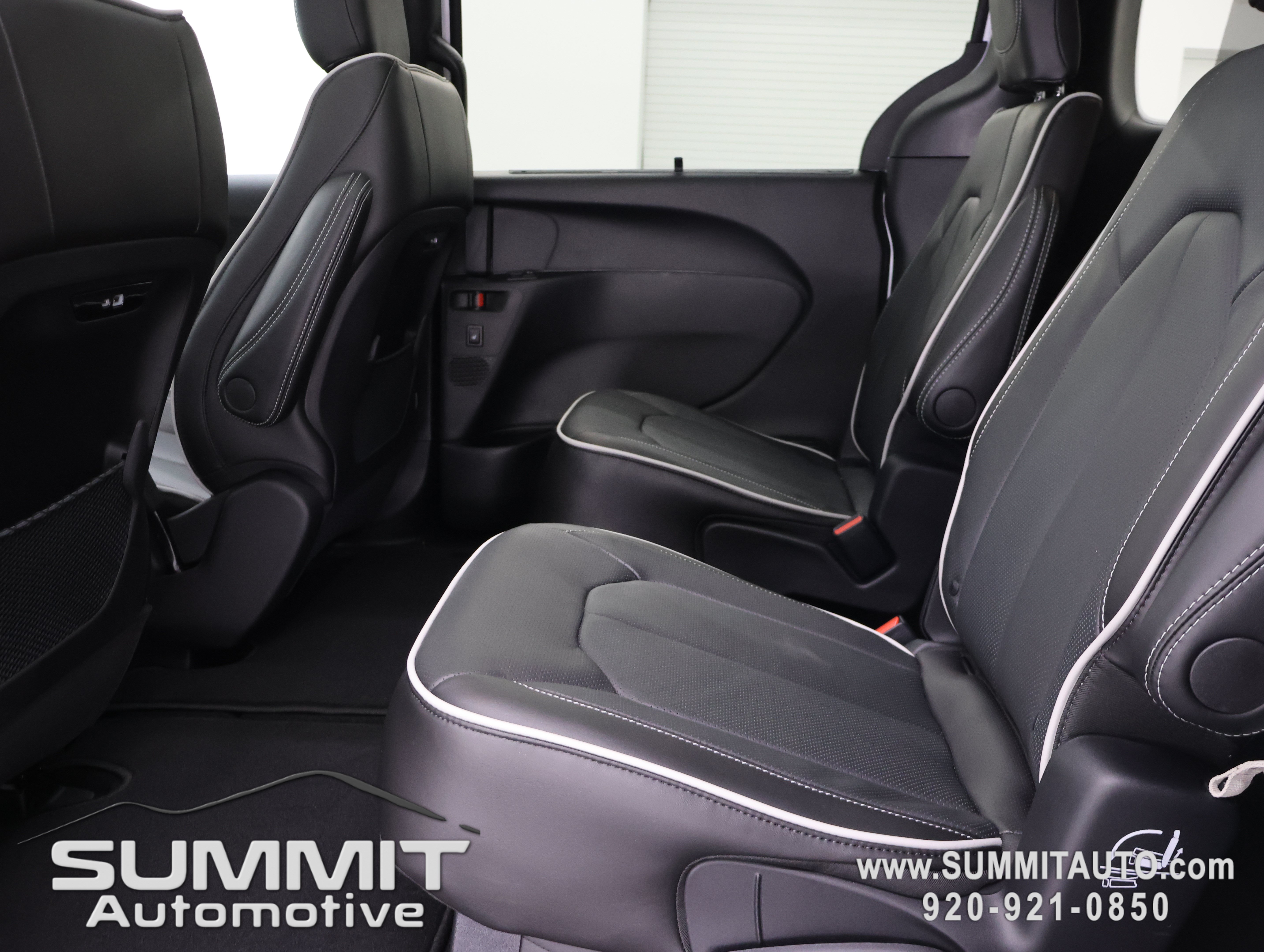 New 2027 Chrysler Pacifica Limited AWD/4WD image 40