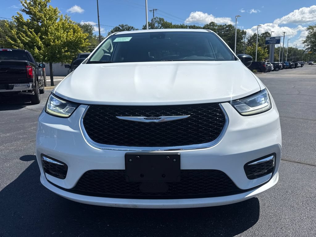 Used 2024 Chrysler Pacifica Limited FWD video 3