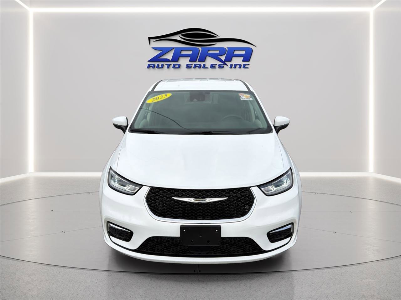 Used 2023 Chrysler Pacifica Touring-L image 10