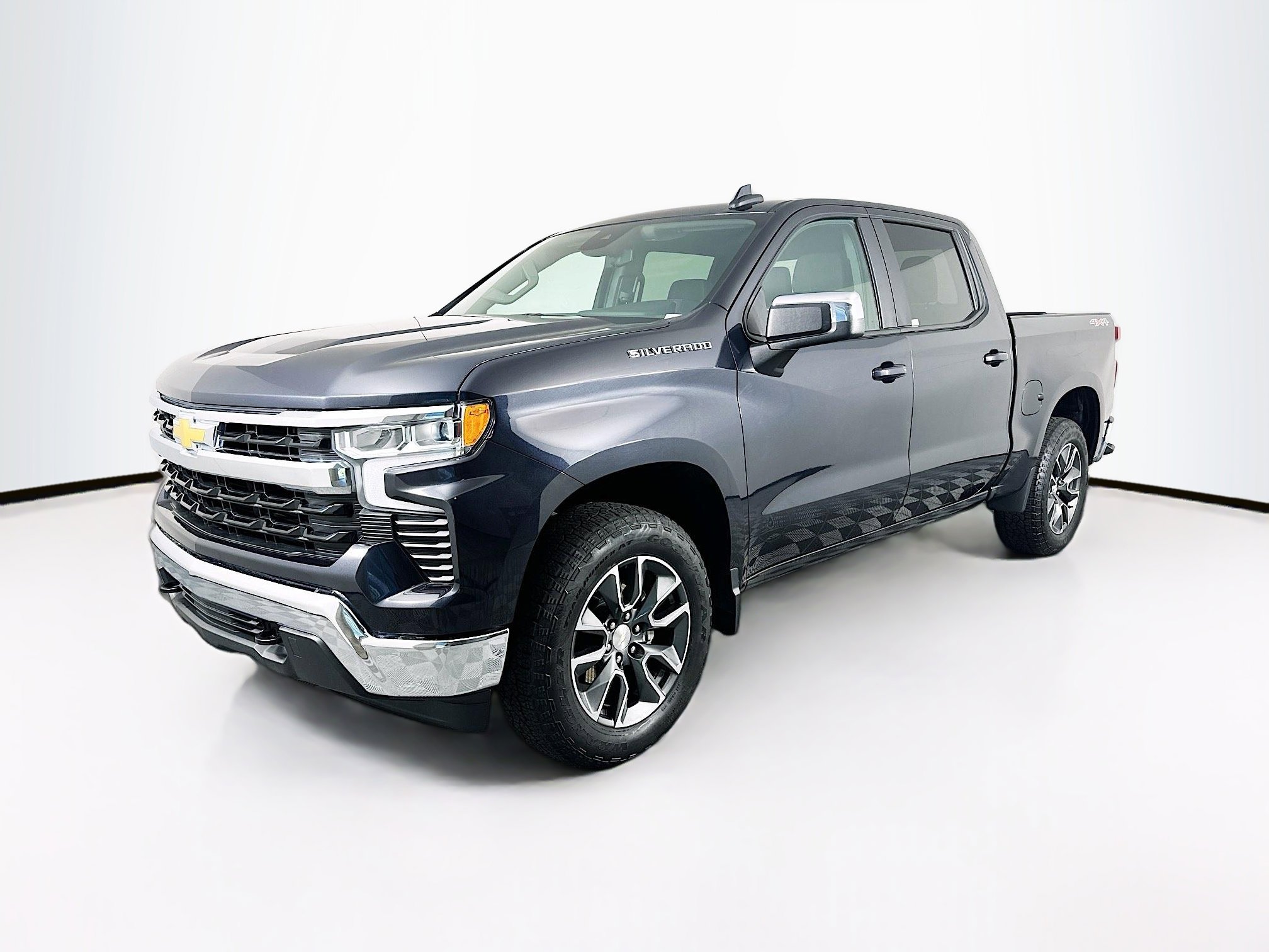 Used 2023 Chevrolet Silverado 1500 LT AWD/4WD image 3