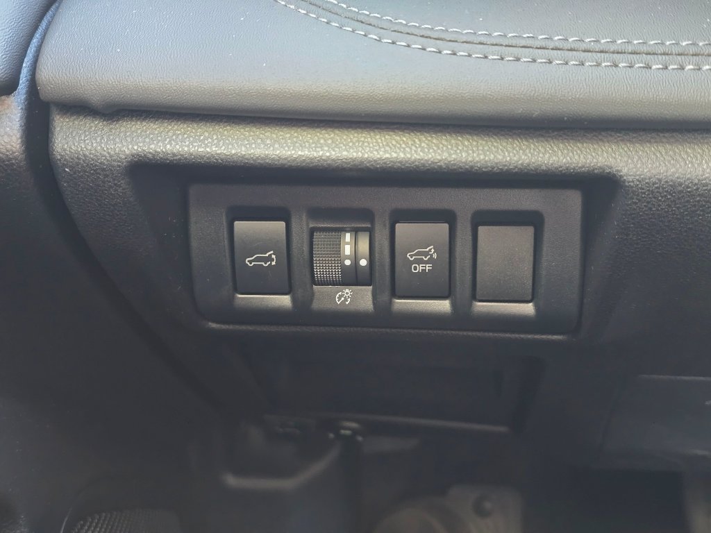 Used 2025 Subaru Outback Limited AWD/4WD image 18