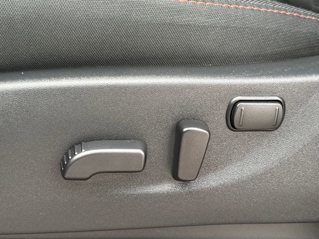 Certified 2025 Nissan Frontier PRO-4X image 36