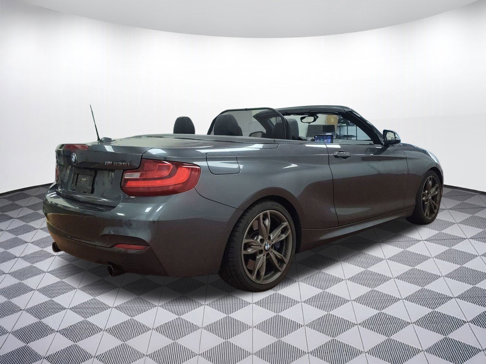 Used 2016 BMW M235i xDrive Convertible image 8