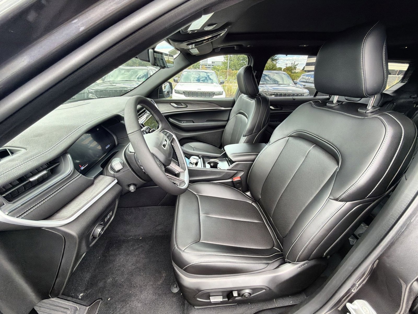 New 2025 Jeep Grand Cherokee L Limited w/ Luxury Tech Group II image 13