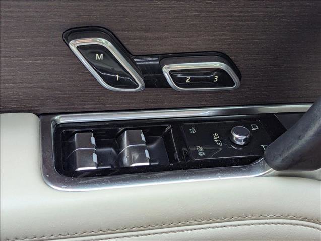 Used 2025 Land Rover Range Rover SE AWD/4WD image 7