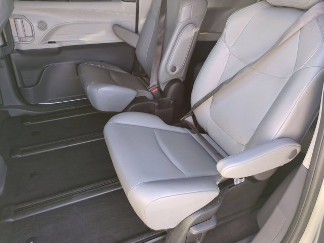 Used 2022 Toyota Sienna XLE AWD/4WD image 26