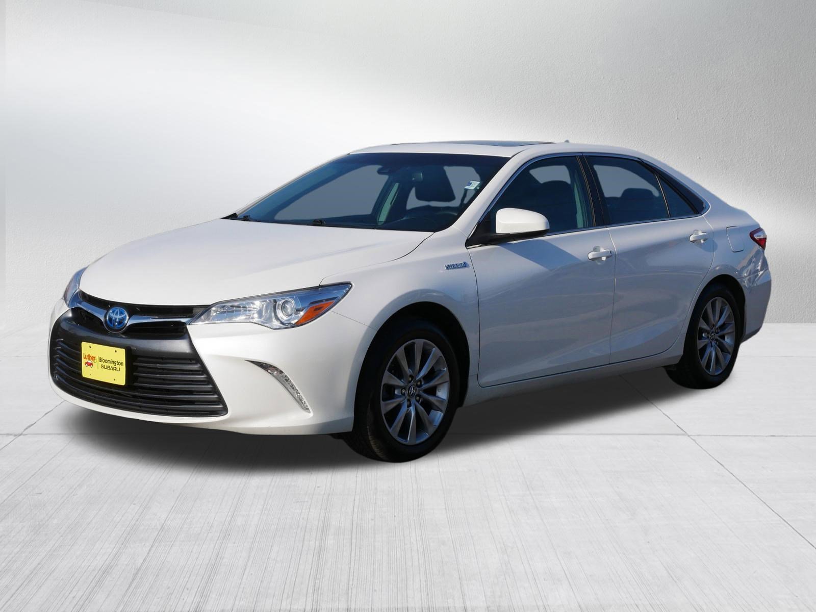 Used 2017 Toyota Camry XLE w/ Moonroof Package image 3