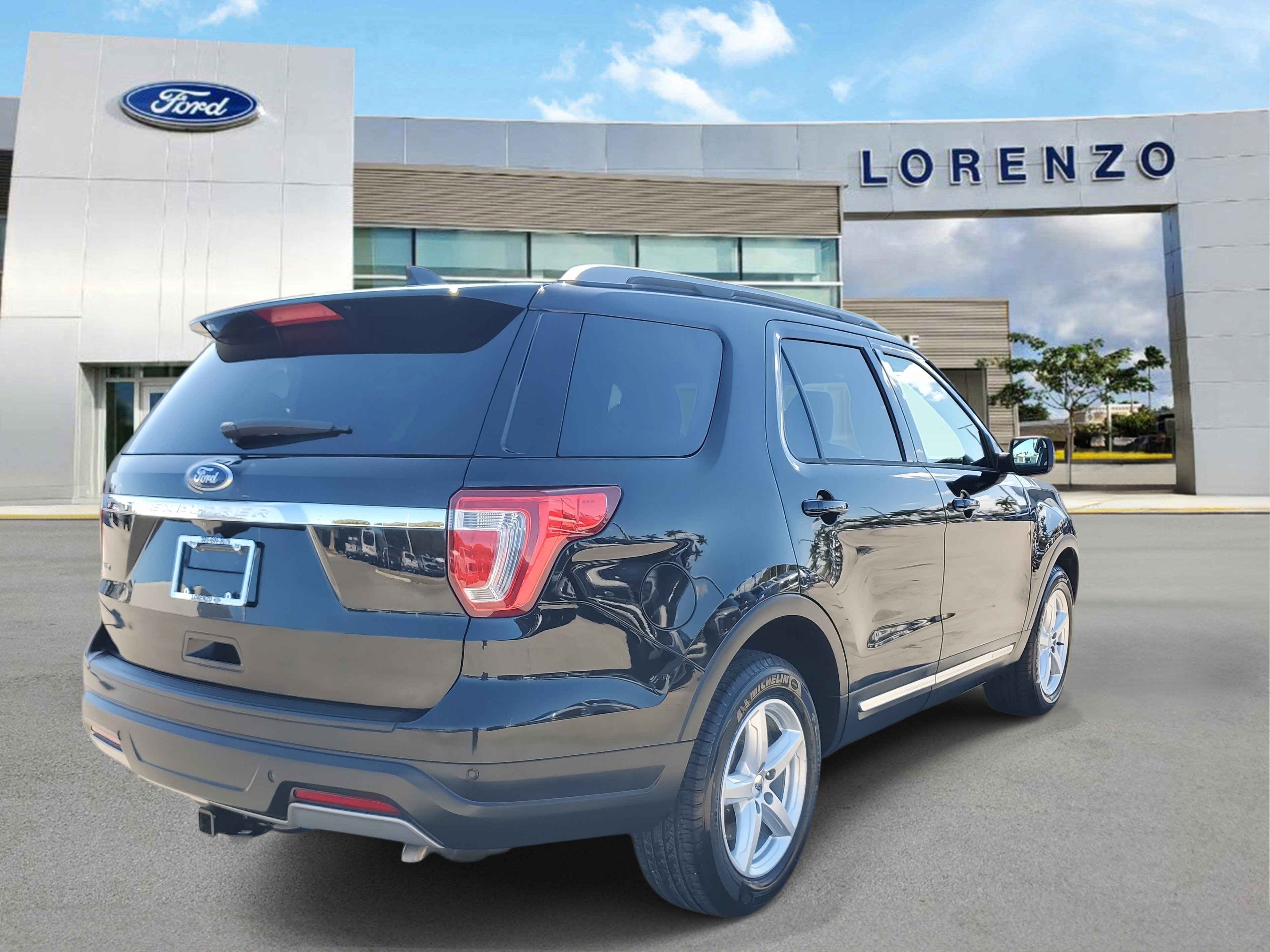 Used 2019 Ford Explorer XLT image 5