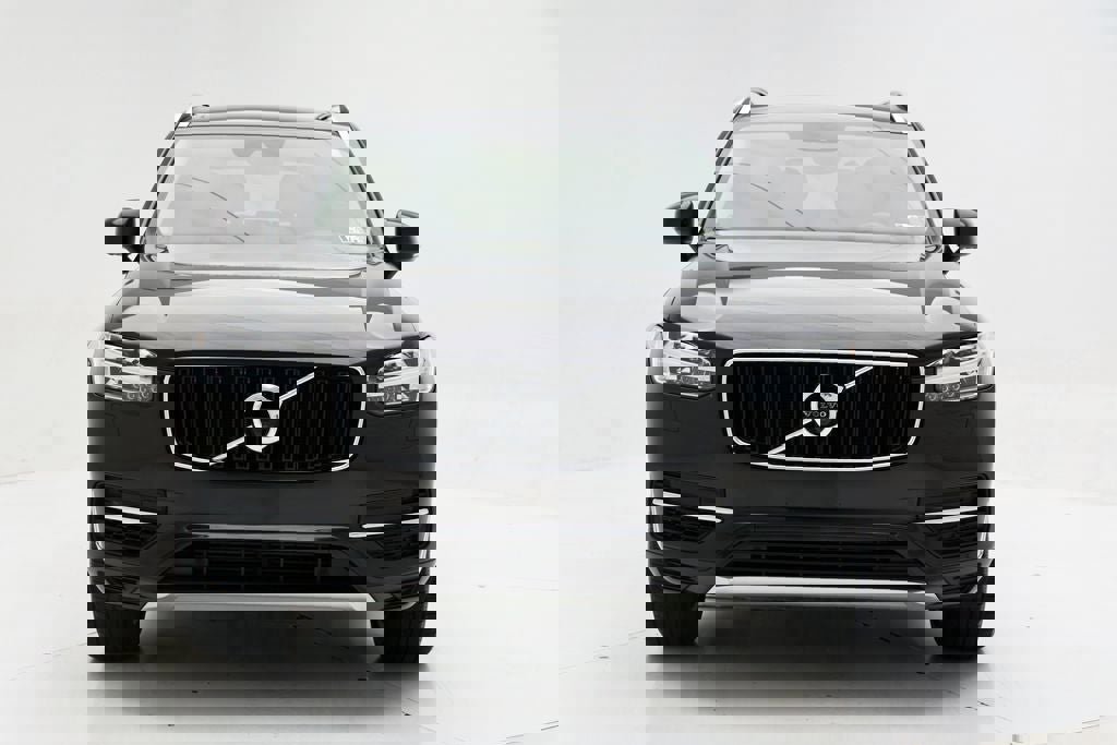 Used 2016 Volvo XC90 T8 Momentum w/ Vision Package AWD/4WD image 4