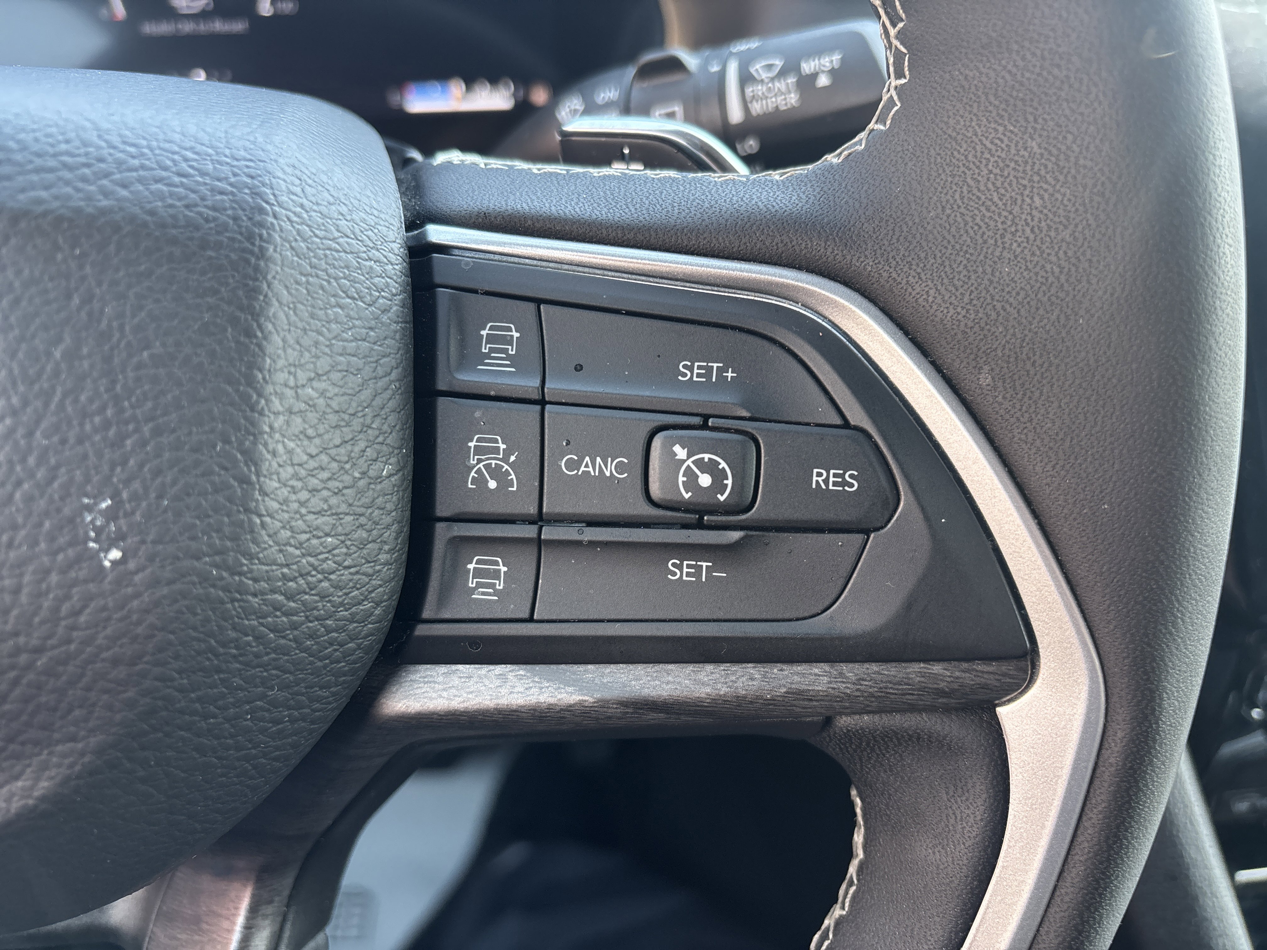 Used 2025 Jeep Grand Cherokee L Limited w/ Luxury Tech Group II image 21