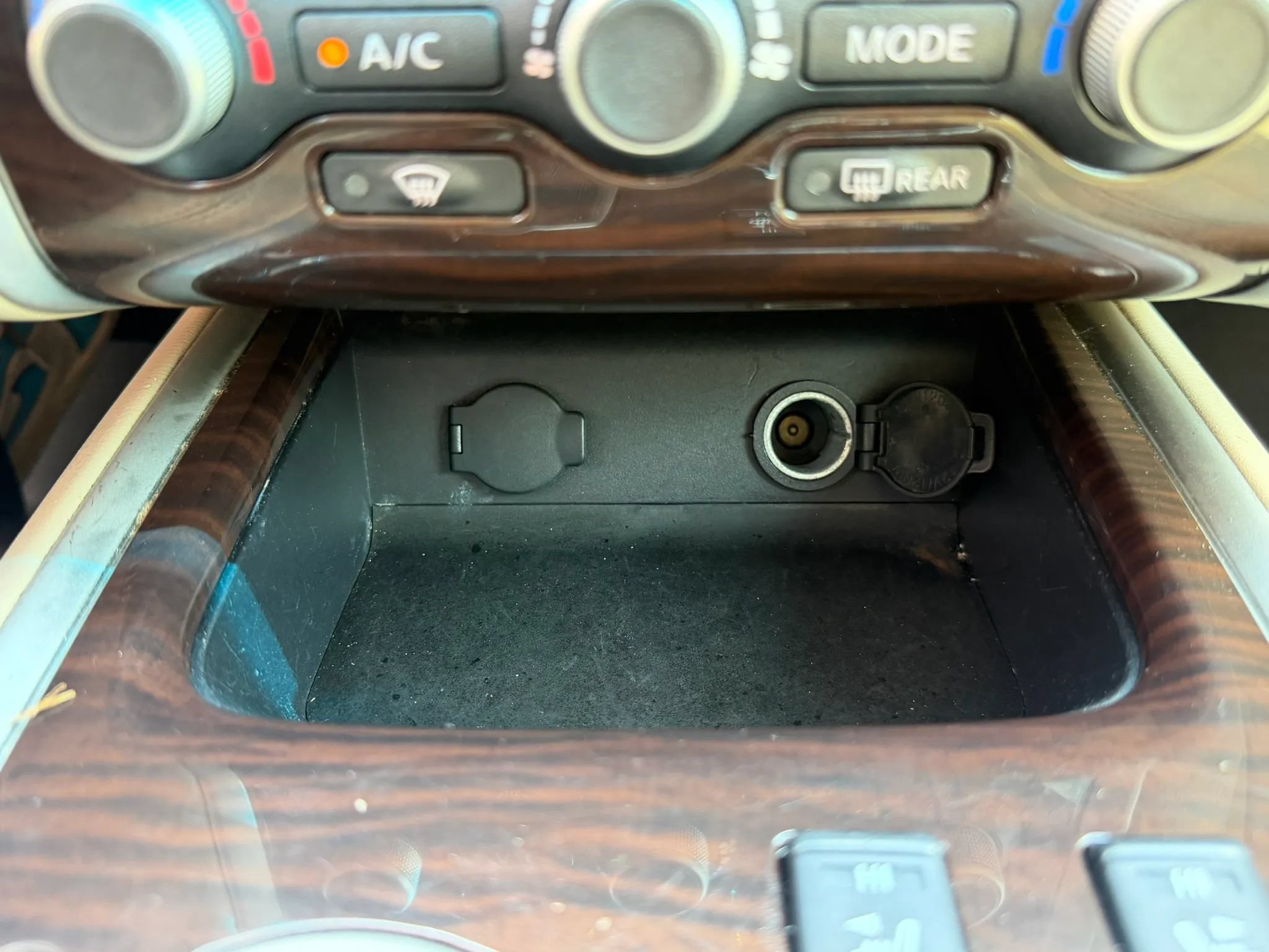 Used 2014 Nissan Pathfinder SL FWD image 25