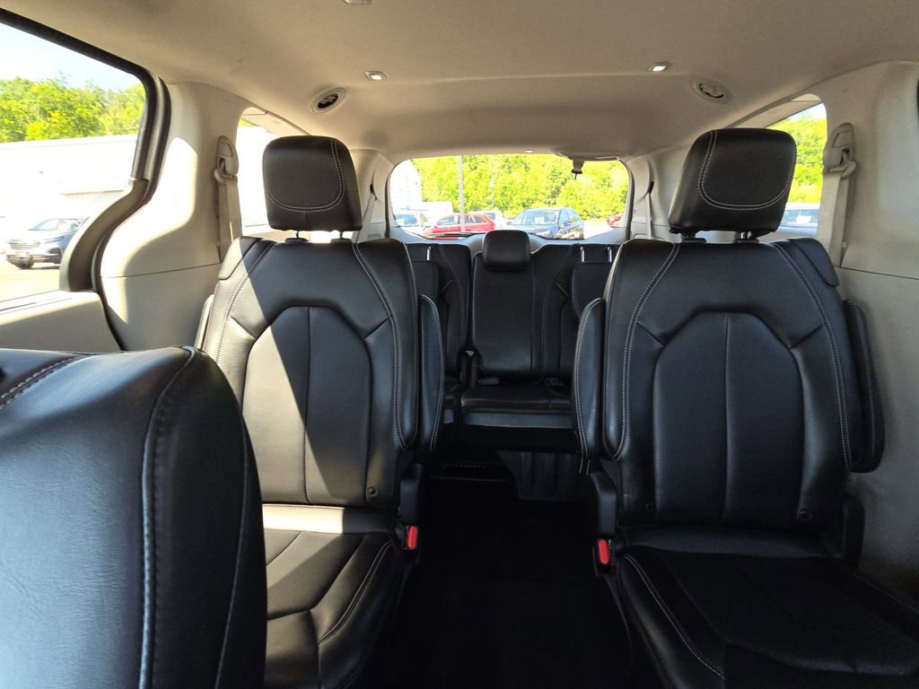 Used 2023 Chrysler Pacifica Touring-L FWD image 25