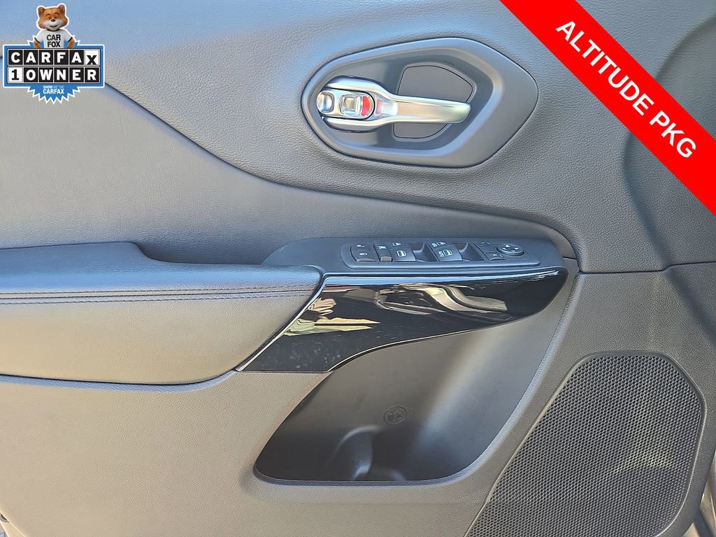 Used 2020 Jeep Cherokee Latitude Plus image 12