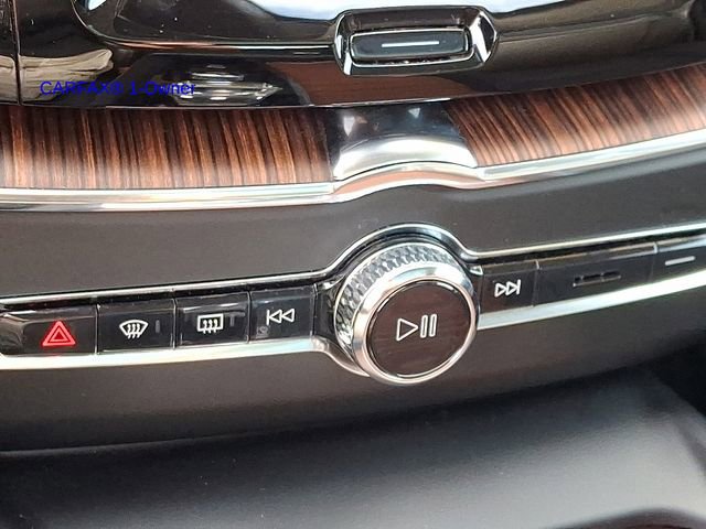 Certified 2023 Volvo XC60 B5 Ultimate w/ Climate Package image 19