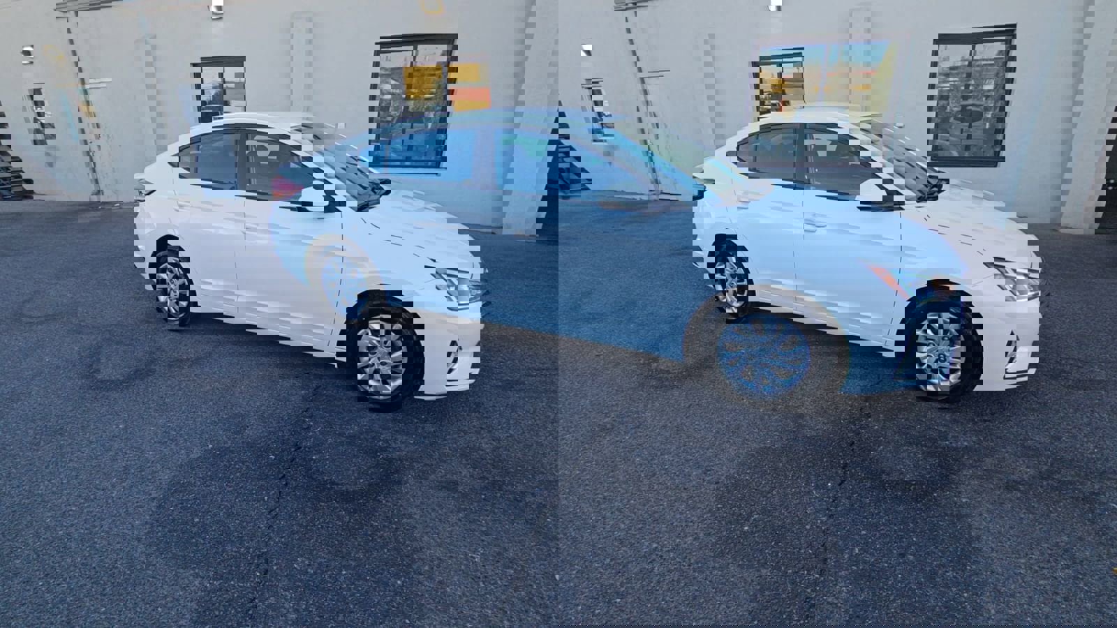 Used 2020 Hyundai Elantra SE w/ Cargo Package (C1) image 9