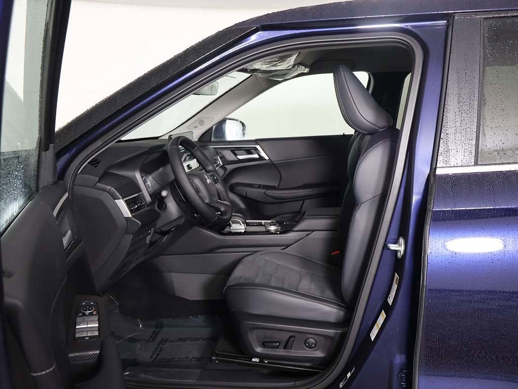 New 2026 Mitsubishi Outlander SE image 31
