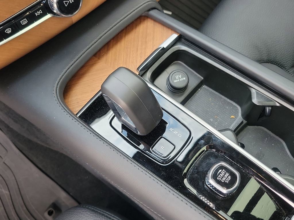 Used 2024 Volvo XC90 B5 Plus w/ Protection Package Premier image 29