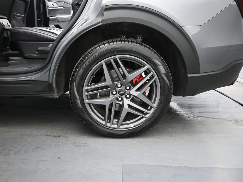 Used 2025 Ford Explorer ST-Line w/ ST-Line Street Pack image 22