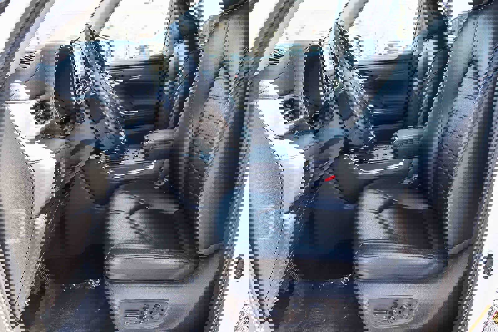 Used 2023 Toyota Highlander XLE image 17