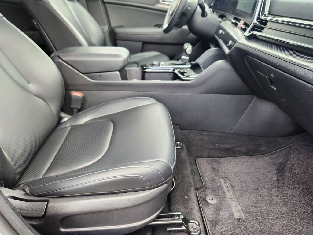 Certified 2025 Kia Sportage SX image 17