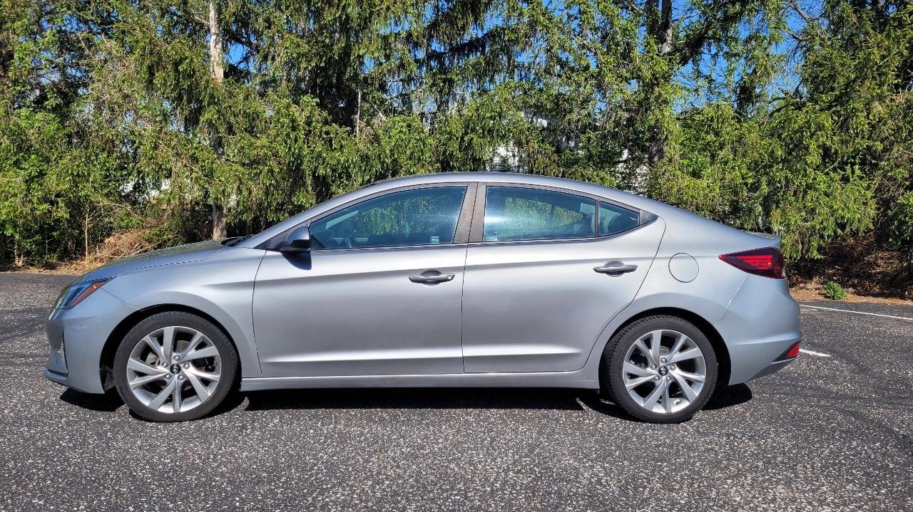 Used 2020 Hyundai Elantra SE FWD image 2