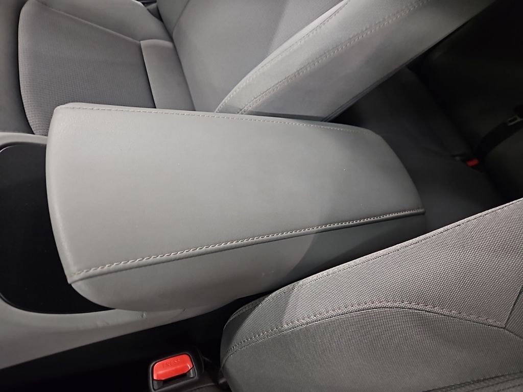 Used 2023 Toyota Venza LE image 16