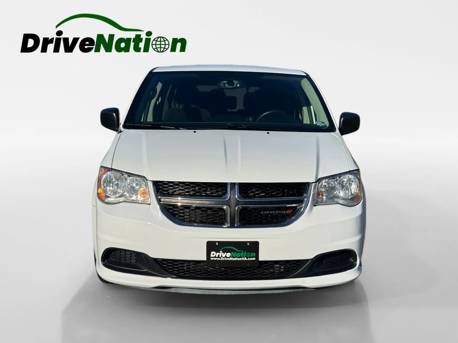 Used 2018 Dodge Grand Caravan SE w/ UConnect Hands-Free Group image 2