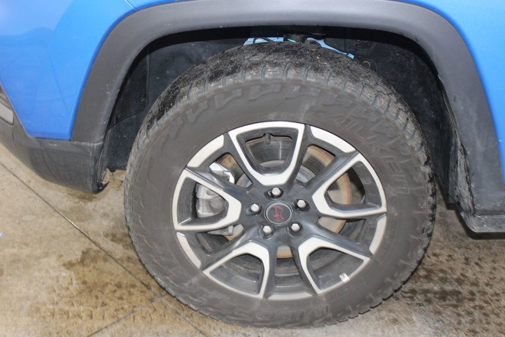 Used 2025 Jeep Compass Trailhawk image 37