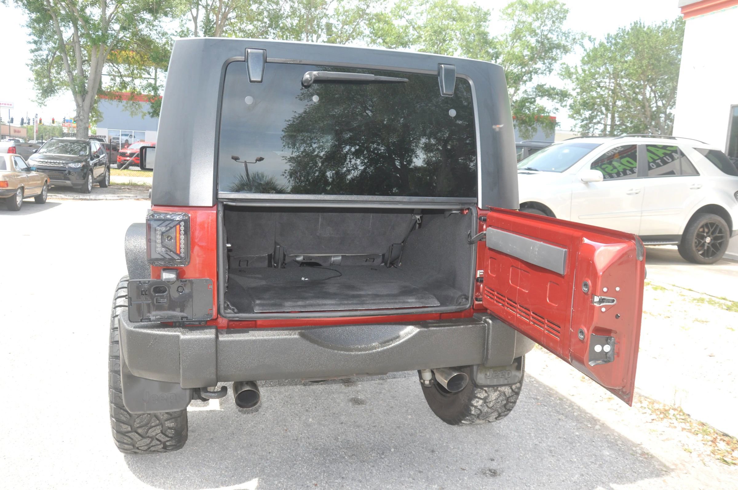 Used 2010 Jeep Wrangler Unlimited Sport AWD/4WD image 13