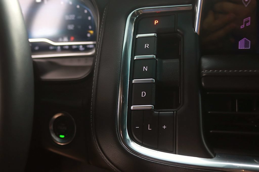 Used 2023 Chevrolet Tahoe Z71 w/ Luxury Package AWD/4WD image 26