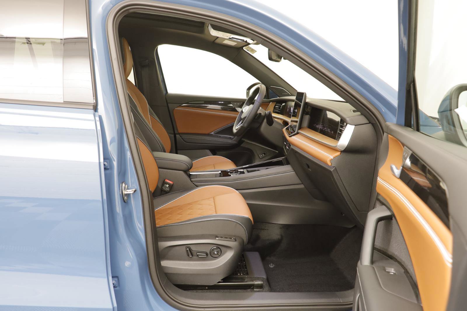 New 2026 Volkswagen Tiguan SEL R-Line image 21